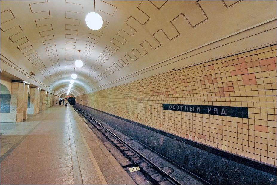 Пассажир упал на рельсы на станции метро "Охотный ряд" - Москва 24, 27.09.2016
